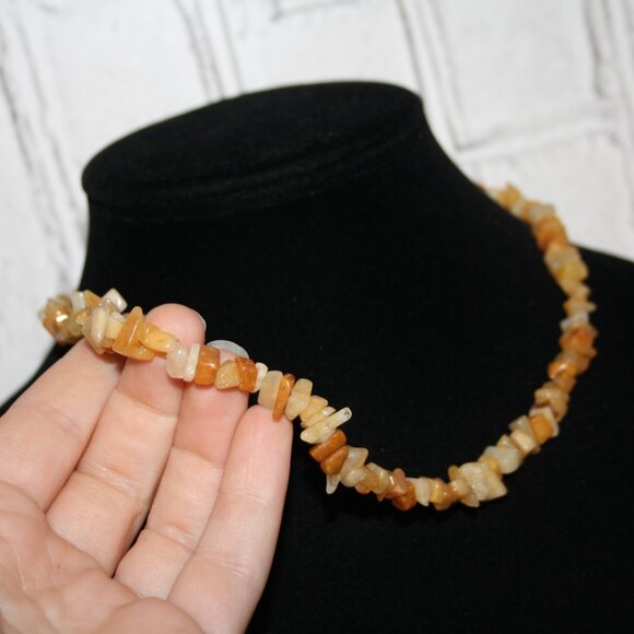Beautiful natural tan stone beaded necklace 18" New without tags - Picture 3 of 5